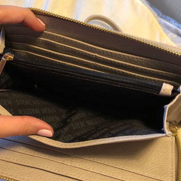 Steve Madden Wristlet - Picture 4 of 4